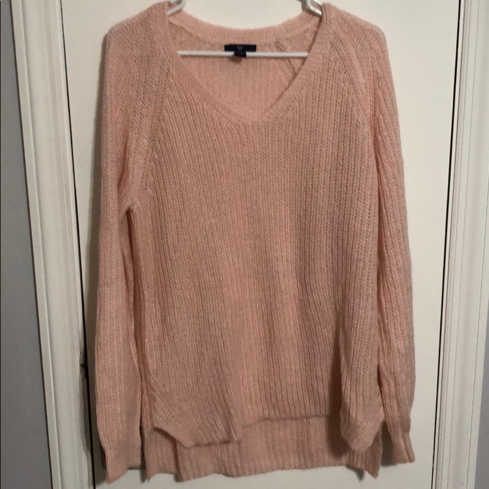 Gap size large pink vneck sweater